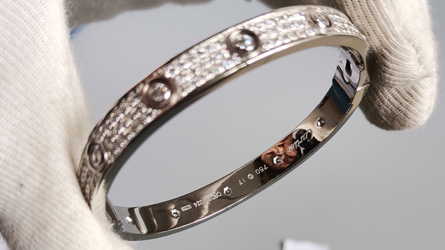 
				Cartier - Love diamond necklace in silver 
				首饰